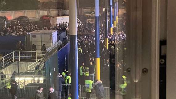 "Ci avete rotto il ca**o, fuori le palle". I tifosi della Curva fanno irruzione sotto la tribuna