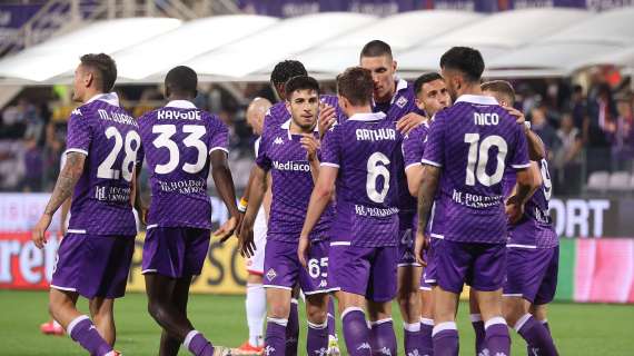 Serie A, finale folle a Cagliari: la Fiorentina la ribalta e vince 3-2