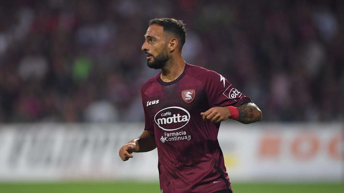 Parma e Cagliari si fanno avanti per Kastanos, ma a Salerno c'è prima bisogno del sostituto