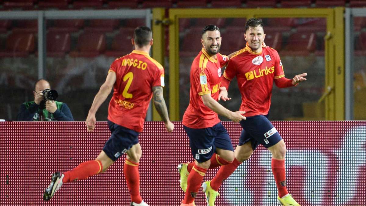 Mercato di B, solo il Lecce tiene il ritmo del Parma: tre gli acquisti per Baroni