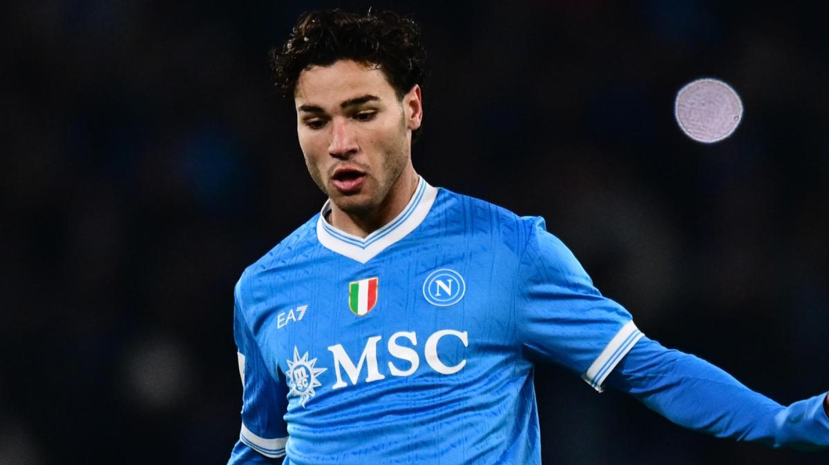 De Magistris su Vergara: “Lui vorrebbe andare a giocare. Tante richieste dalla bassa Serie A”