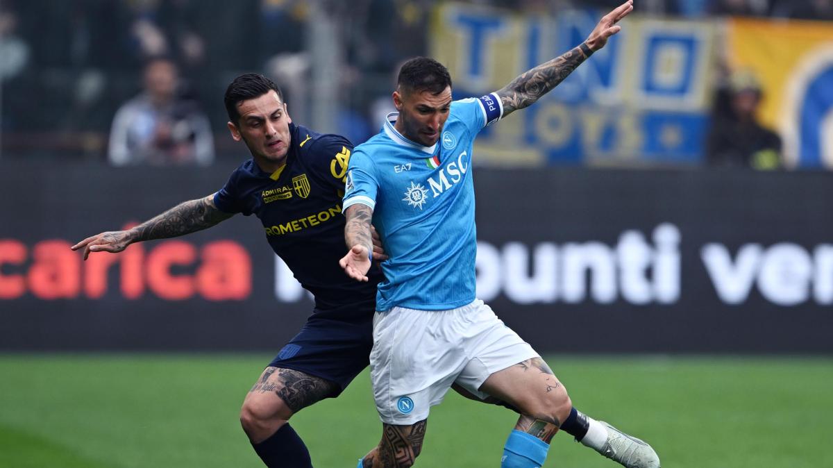 Parma-Napoli 1-1: altro pareggio di prestigio per i crociati. Al Tardini McTominay risponde a Strefezza