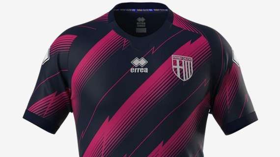Presentata la terza maglia del Parma: "Inaspettata, colorata, come un fulmine"