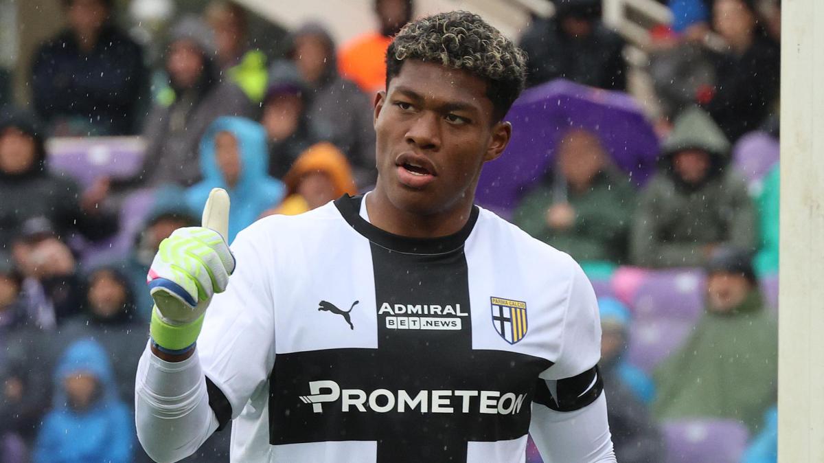 Il Leeds studia le alternative a Suzuki: ora è James Trafford del City il favorito per la porta