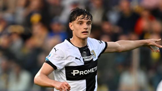 Esordio da incubo col Liverpool per Leoni: l'ex Parma è uscito dal campo per infortunio