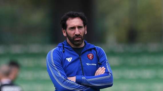Cosenza, Caserta pensa al Parma: "Ora dobbiamo rimanere compatti, le partite sono tutte difficili"