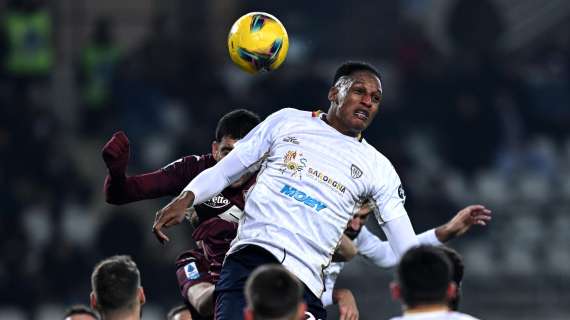 Difesa da giganti per il Parma, ma il Cagliari festeggia sui calci piazzati: solo la Cremonese ha fatto meglio