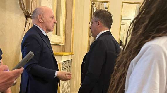 FOTO - Marotta e Cherubini a colloquio dopo il sorteggio dei calendari. Si parla di Bonny?