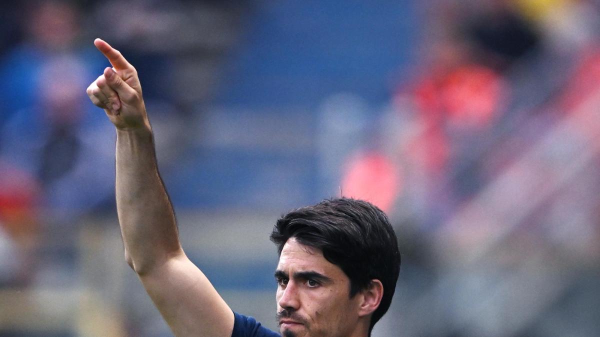 Oggi al Tardini contro il Sassuolo cala il sipario sul campionato: da domani il Parma al bivio Cuesta, tra una stagione da applaudire e un futuro da costruire