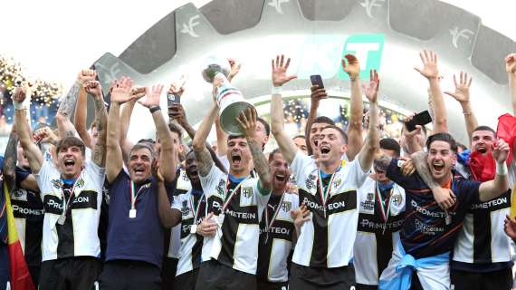 VIDEO - Al fischio finale esplode la festa: così il Parma ha vinto la B