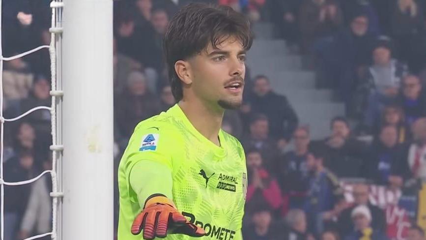 I quotidiani promuovono Corvi: “Tiene in piedi il Parma con due parate. Si inchina a Noslin”