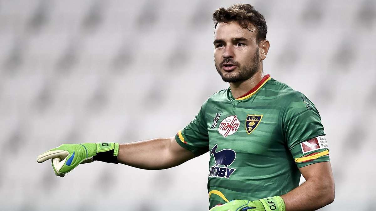 Il Parma mette gli occhi su Gabriel del Lecce. Sul portiere anche il Genoa