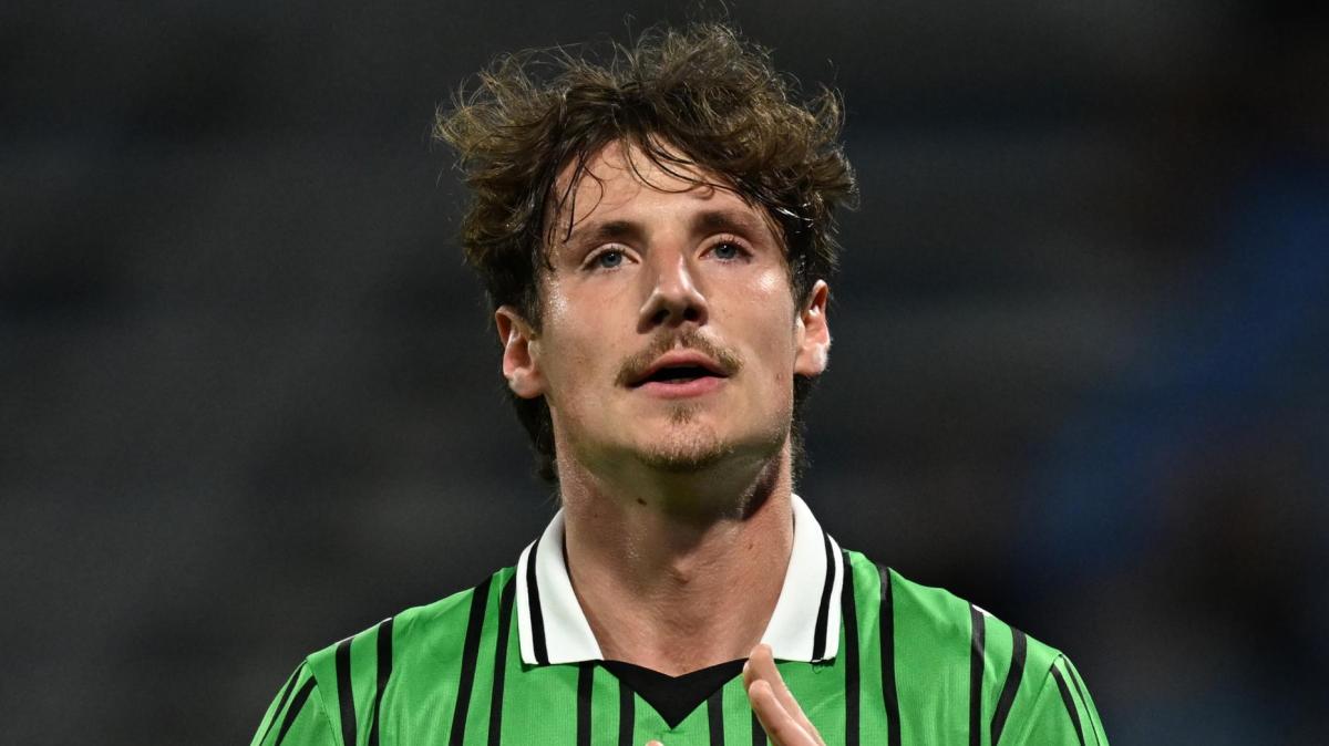 Sassuolo, possibile forfait di Pinamonti per un problema alla caviglia. Tra due settimane c’è il Parma