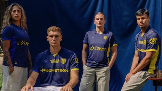 Il Parma presenta la quarta maglia: "Una visione al futuro senza perdere il legame con le proprie radici"