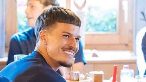 Man sorridente in ritiro: il suo futuro potrebbe non essere già scritto