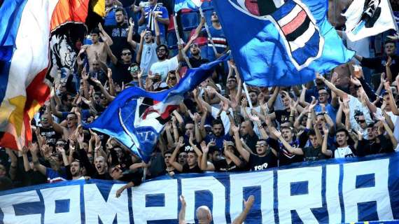L'iniziativa benefica dei tifosi della Samp per la partita con il Parma: ombrelli blucerchiati in vendita