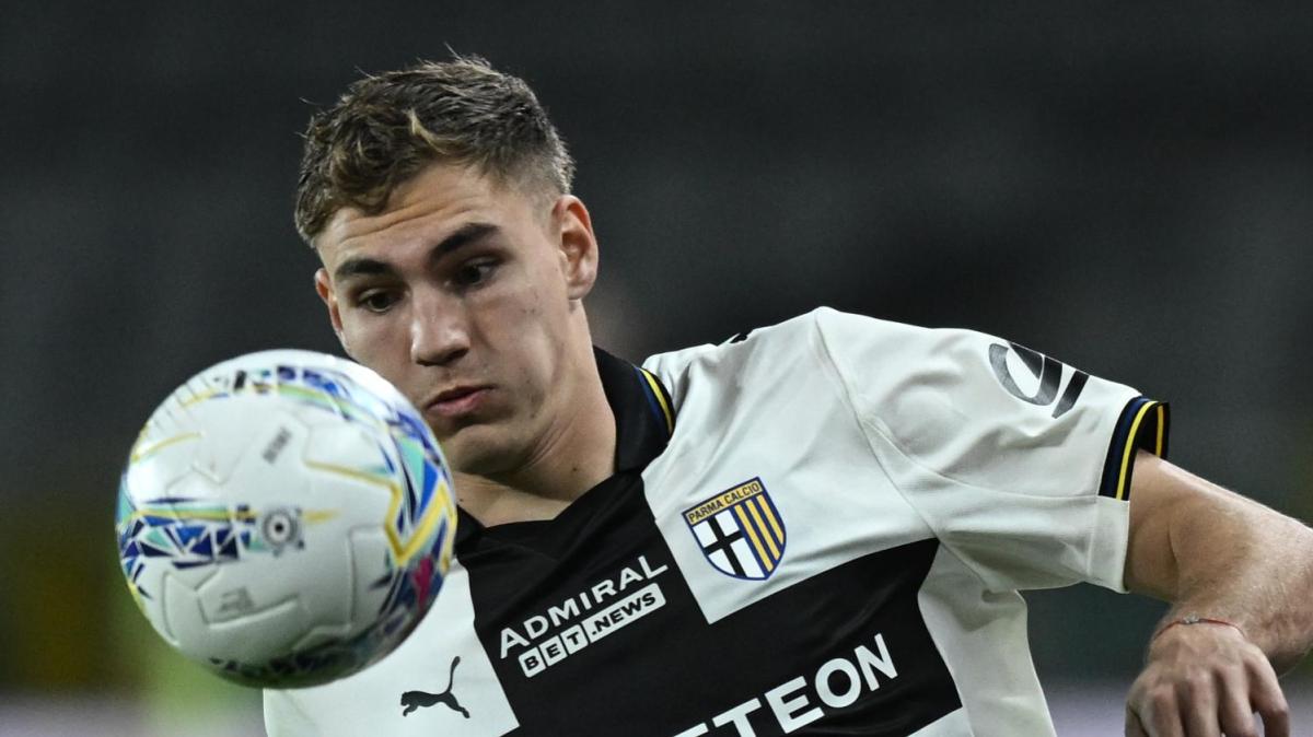 Napoli, interesse per Pellegrino. Possibile scambio con Lucca?