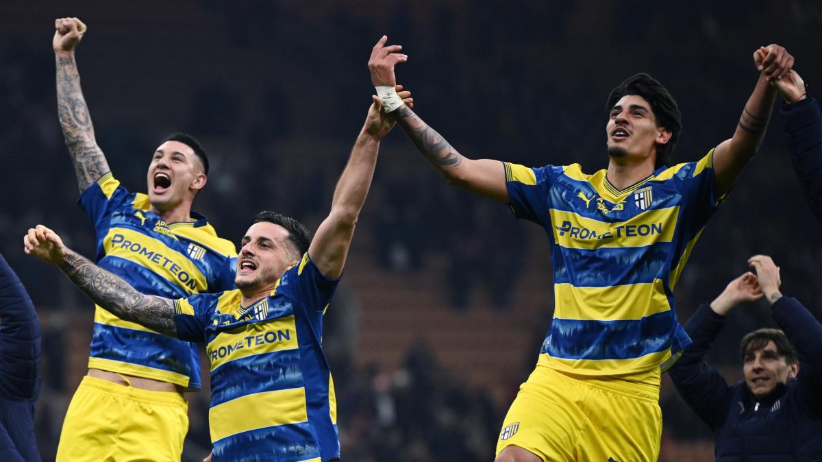 La festa nello spogliatoio del Parma: quanti saranno i giorni di riposo concessi da Cuesta?