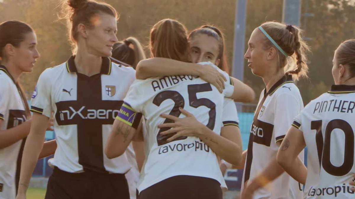 Femminile, la capitana crociata Ambrosi presente alla presentazione dell’album “Calciatrici 2025-26”