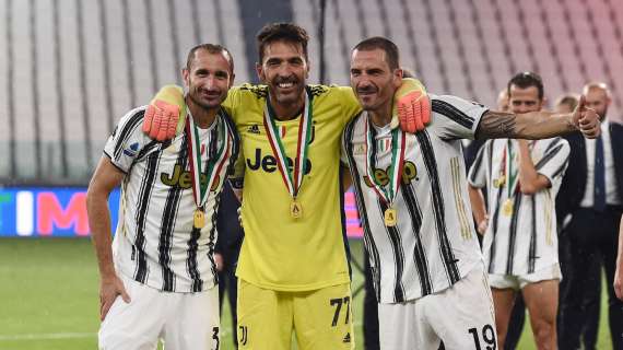 Chiellini: "Bonucci vive quello che ho passato io con Buffon. Prandelli mi ha insegnato tanto, Donadoni sottovalutato"