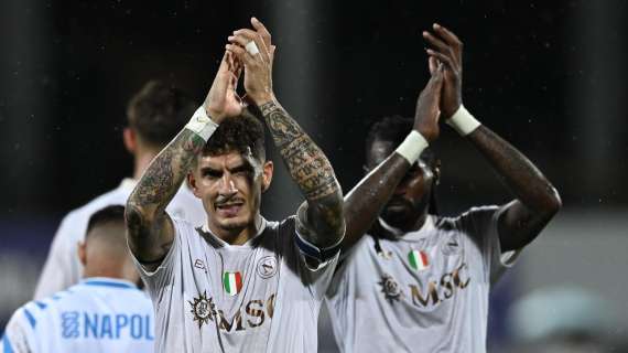 Serie A, il Napoli vince a Firenze e tiene il passo della Juventus
