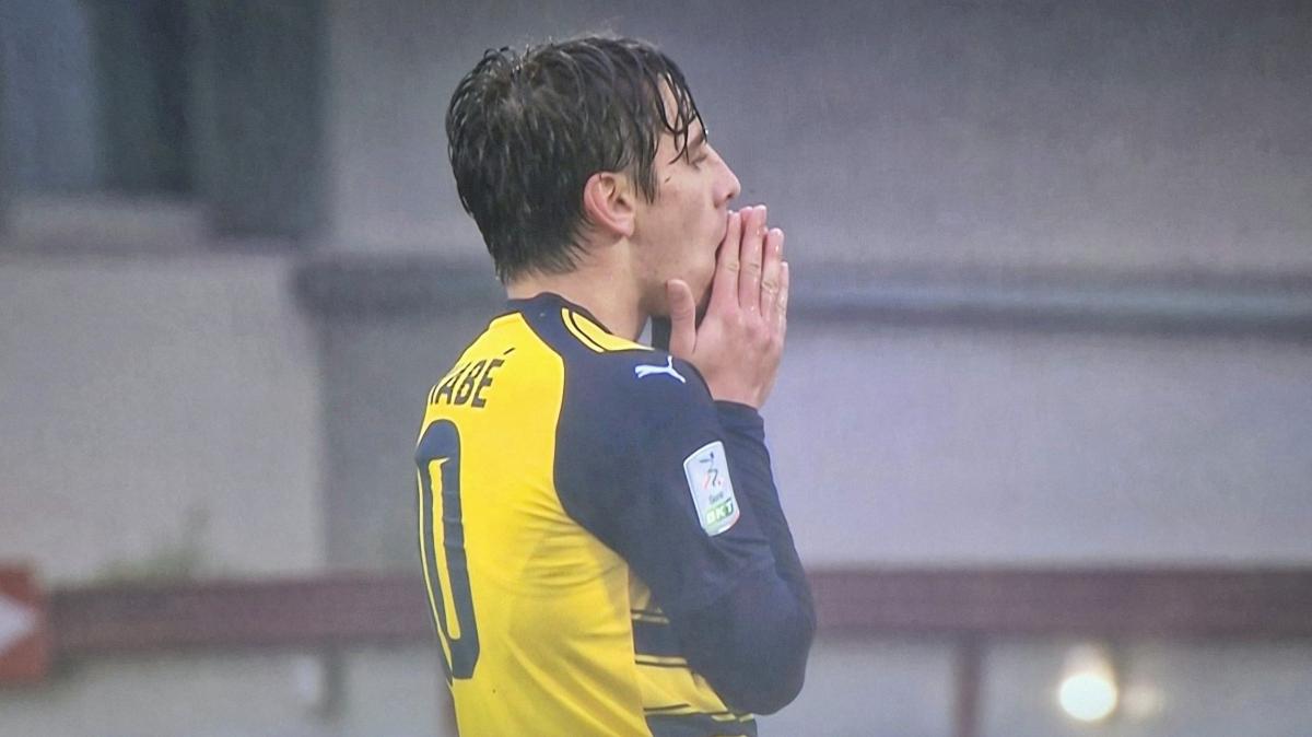 Parma e Como, numeri 10 a confronto: Paz dominante, Bernabé fatica