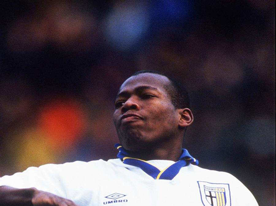 Asprilla omaggia Buffon con una foto: "Qui col mio adorato Parma"