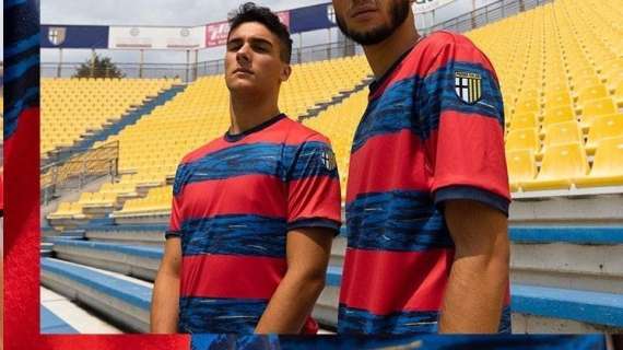 Errea alimenta la Gigi-Mania: realizzata una t-shirt off the pitch della maglia di Buffon