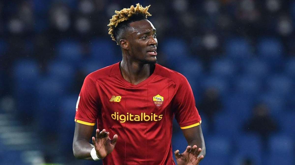 Roma, problemi a non finire: anche Abraham costretto al cambio