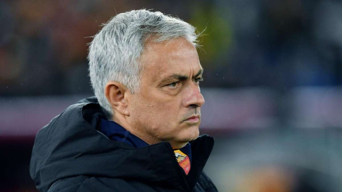 Roma, brutte notizie per Mourinho: infortunio per Zalewski