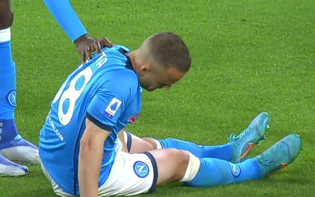 Napoli, infortunio per Lobotka: costretto al cambio