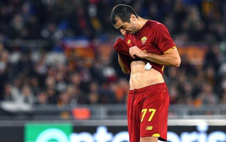 Roma, infortunio per Mkhitaryan: la diagnosi e le parole di Mourinho