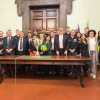 La presidente della Regione Stefania Proietti felicissima con il Trofeo della Champions League vinto dalla Sir