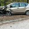 Anomalo incidente all'alba a Perugia con l'auto nell'area parco di Piazza del Bacio