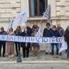 A Perugia lo sciopero dei giornalisti con un flash mob in Piazza Italia