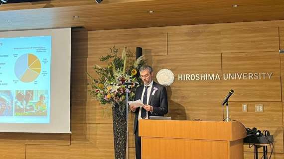 Il rettore dell'Università per Stranieri di Perugia stavolta è andato a Hiroshima per la pace