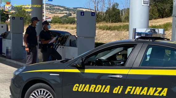 Incassa i soldi per la vendita di un portafogli, senza consegnarlo: scatta la denuncia!