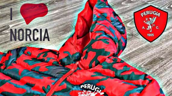 Il piumino del Perugia è in vendita a 20 euro: di questi 5 euro andranno ai terremotati