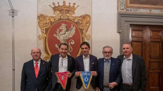 Fefè De Giorgi nel suo tour a Perugia ricevuto dal sindaco Andrea Romizi