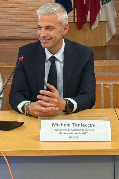 Deruta diventa capitale della ceramica tra 150 città! Il sindaco Toniaccini è ora una star in Europa!