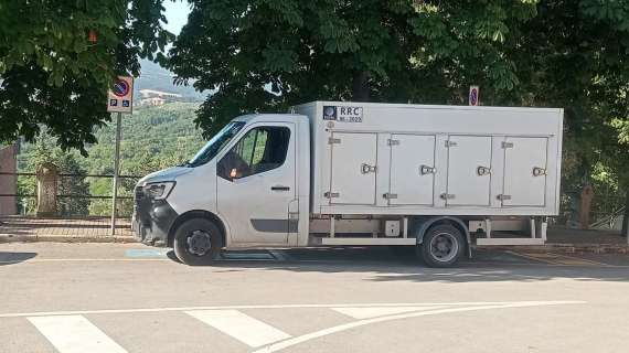 Bufera sul trasportatore di gelati! Pur di stare all'ombra occupa due posti riservati ai disabili!