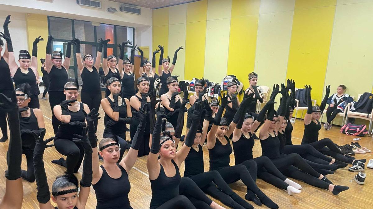 Tante emozioni per il saggio di nuoto artistico della Libertas Rari Nantes alla Pellini di Perugia