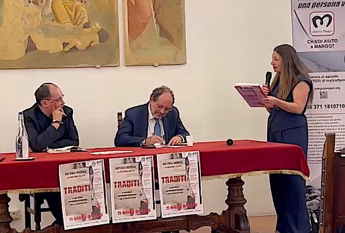 Presentato a Perugia il libro "Traditi. Le mie verità sui misteri di Palermo e sulla magistratura" di Antonio Ingroia e Massimo Giletti