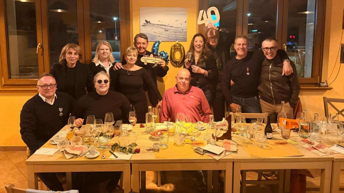 A cena a 40 anni dal diploma di maturità: la mitica 5^D del ITC Vittorio Emanuele II di Perugia