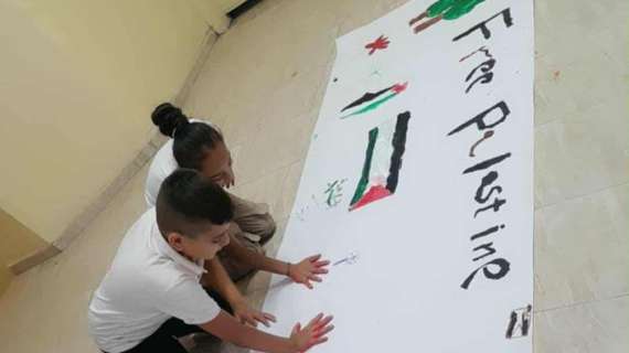 La Eco Bandiera Collettiva della Pace della tifernate Moira Lena Tassi è arrivata in Palestina