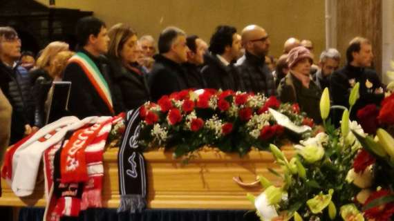 L'ultimo saluto a Leonardo Cenci: a Perugia commozione ai funerali del 'guerriero'