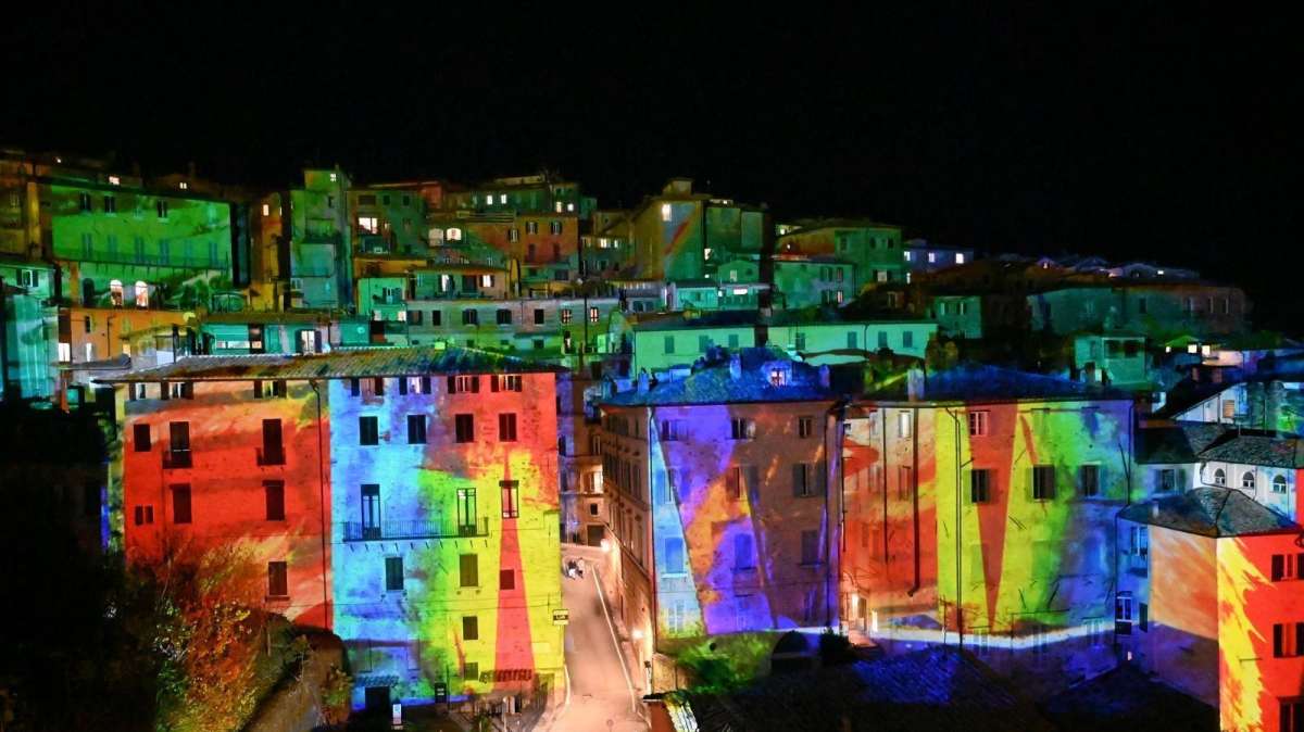 La riconoscete? E' Perugia vista di notte in questo Natale! Tutte le iniziative