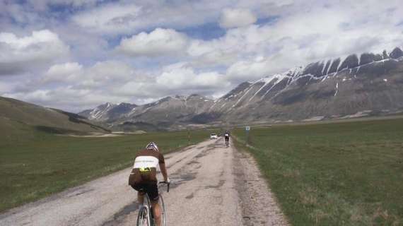 Oggi l' appuntamento con la cicloturistica d’epoca "Un abbraccio ai Sibillini"