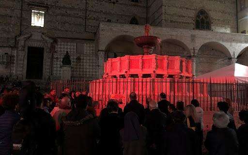 Sabato vedremo la Fontana Maggiore a Perugia illuminata di rosso per "accendere una luce sull'Afasia"