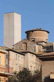 A Perugia la Torre degli Sciri si illumina di blu: ecco il motivo